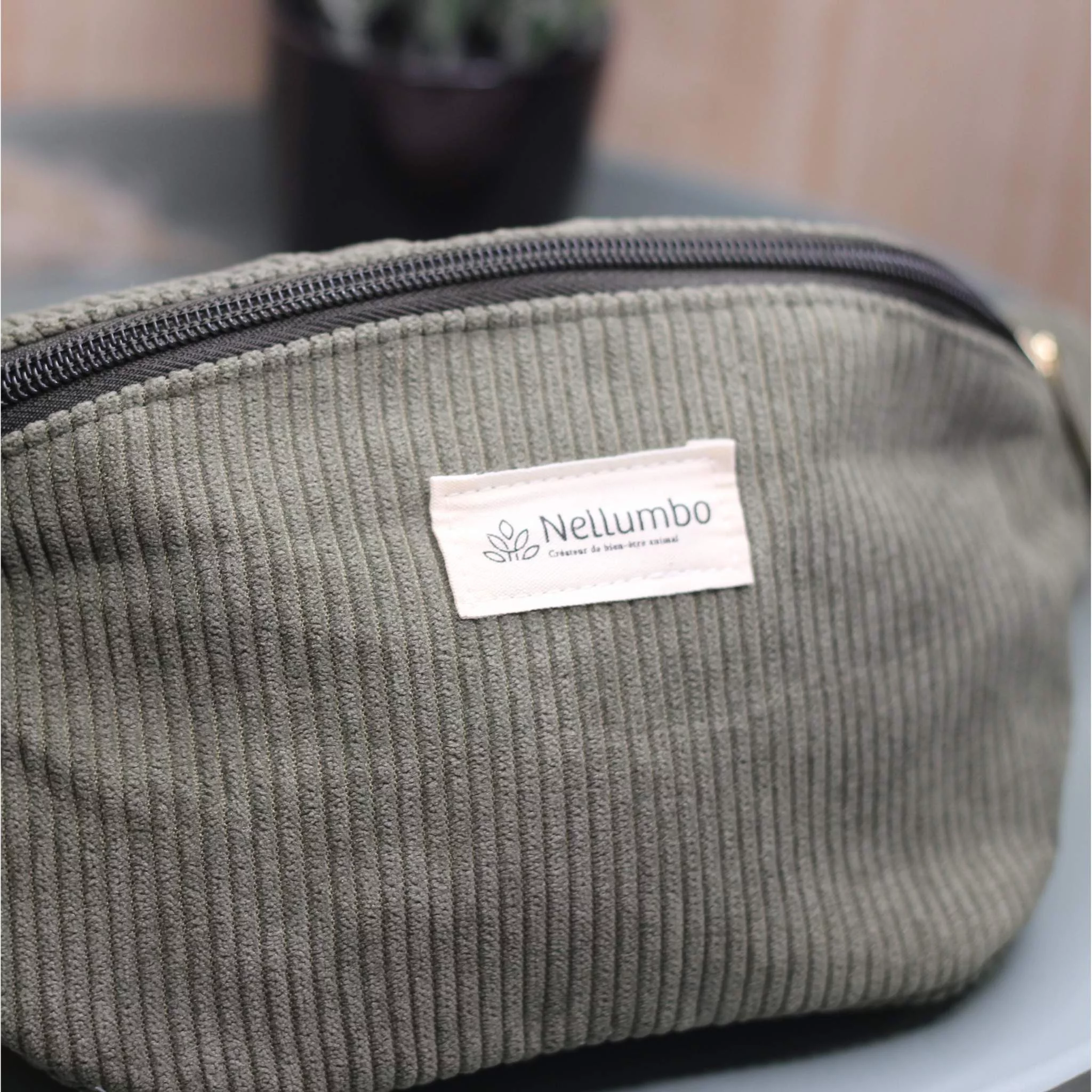 Marsupio in velluto Nellumbo