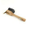 Nettapiedi con spazzola Premium Shires Ezi-Groom - Legno