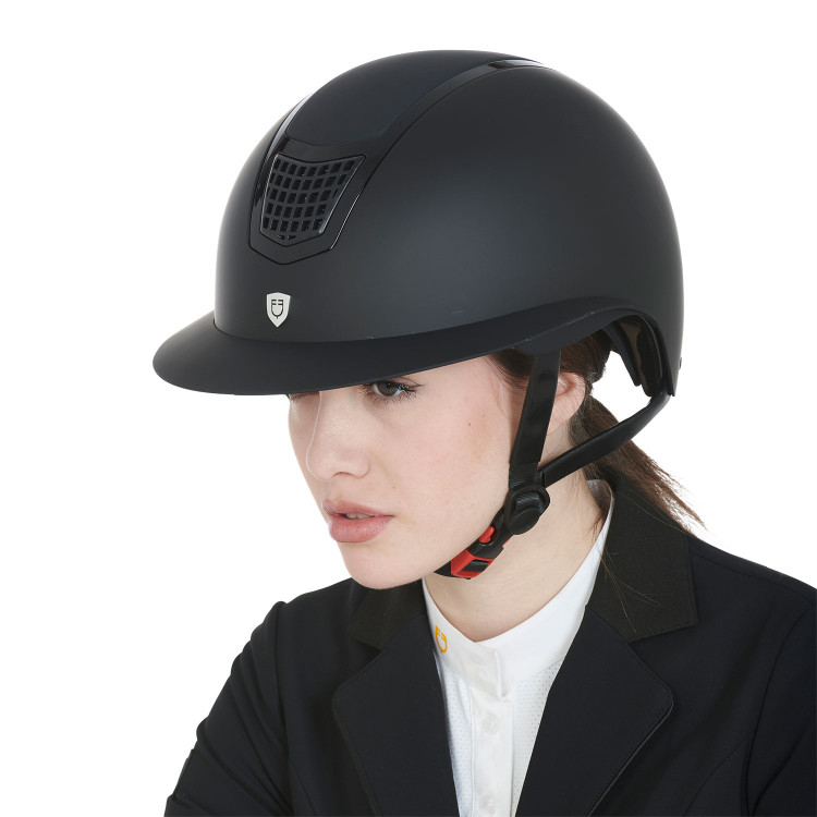 Casco ultra-leggero in plastica opaca resistente con ampia visiera (3 imbottiture) Eclipse Equestro Casco ultra-leggero in plastica opaca resistente con ampia visiera (3 imbottiture) Eclipse Equestro