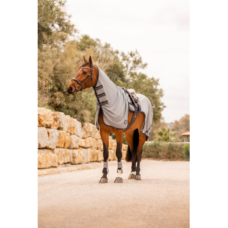 Coperta anti-mosche per equitazione Horze Paso Fino con collo rimovibile e protezione UV Coperta anti-mosche per equitazione Horze Paso Fino con collo rimovibile e protezione UV