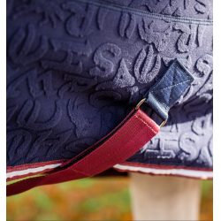 Coperta in pile Horseware in rilievo Jersey Stampa HW blu navy Blu marino Coperta in pile Horseware in rilievo Jersey Stampa HW blu navy Blu marino