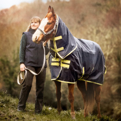 Coperta Bucas Oasis Turnout 200g con copricollo Grigio scuro / lime Coperta Bucas Oasis Turnout 200g con copricollo Grigio scuro / lime