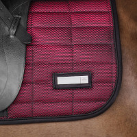 Zadeldek HV Polo Nouria GP Viva Magenta Bordeaux Zadeldek HV Polo Nouria GP Viva Magenta Bordeaux