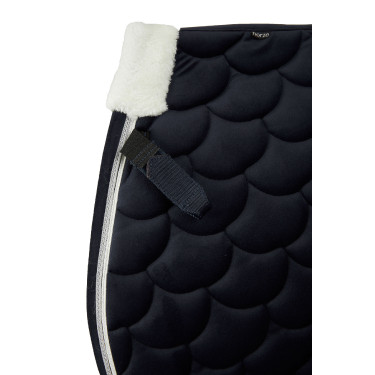 Sottosella da dressage Horze Geneva con pelliccia sintetica Blu marino scuro Sottosella da dressage Horze Geneva con pelliccia sintetica Blu marino scuro
