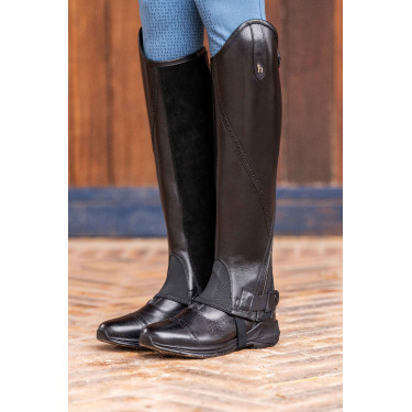 Mini-chaps Horze Wicklow con perforazioni floreali Nero Mini-chaps Horze Wicklow con perforazioni floreali Nero