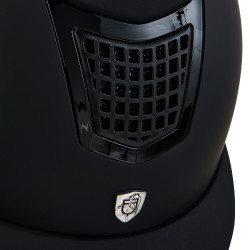 Casco ultraleggero con telaio lucido Eclipse Equestro Casco ultraleggero con telaio lucido Eclipse Equestro