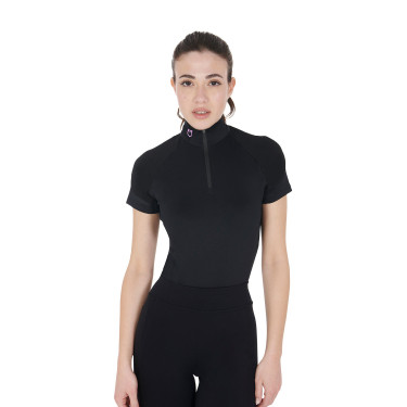 Strato base aderente a maniche corte da donna in tessuto tecnico Equestro Nero / lilla Strato base aderente a maniche corte da donna in tessuto tecnico Equestro Nero / lilla