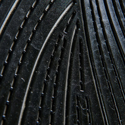 Ammortizzatore in memory foam con grip in gel esagonale e rialzo anteriore Acavallo Bianco