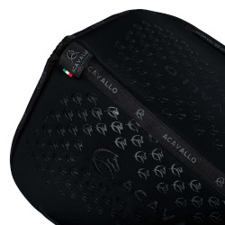 Sottosella da dressage in lycra con grip in gel e parte inferiore in fibra di bambù Acavallo Nero / nero Sottosella da dressage in lycra con grip in gel e parte inferiore in fibra di bambù Acavallo Nero / nero