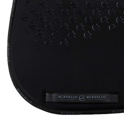Sottosella da dressage in lycra con grip in gel e parte inferiore in fibra di bambù Acavallo Nero / nero Sottosella da dressage in lycra con grip in gel e parte inferiore in fibra di bambù Acavallo Nero / nero