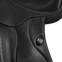 Sella da dressage Mantegna con lunghi appoggi Acavallo Nero Sella da dressage Mantegna con lunghi appoggi Acavallo Nero