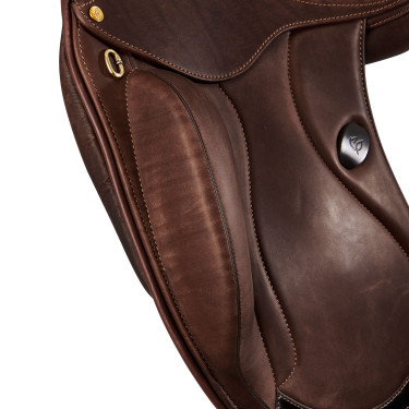 Sella da dressage Mantegna con lunghi appoggi Acavallo Marrone scuro Sella da dressage Mantegna con lunghi appoggi Acavallo Marrone scuro