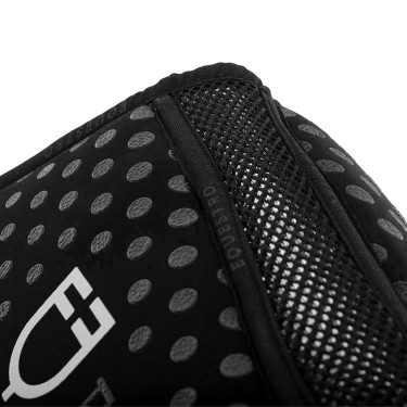 Tappetino in schiuma memory foam con grip in silicone e logo bianco Equestro Nero