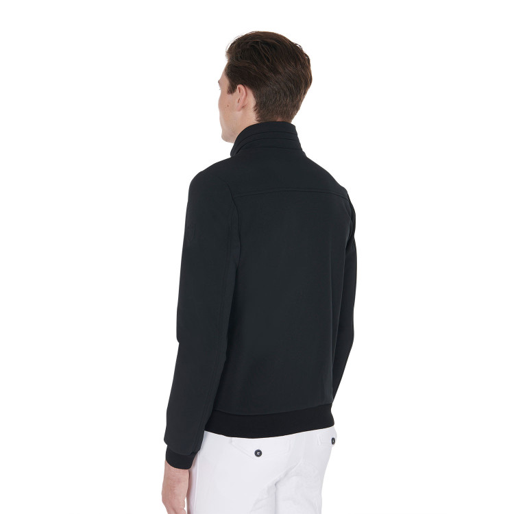 Giacca da uomo in tessuto tecnico con cappuccio rimovibile Equestro Giacca da uomo in tessuto tecnico con cappuccio rimovibile Equestro