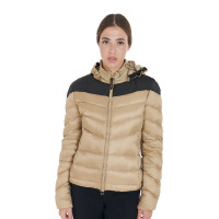 Piumino da donna slim fit con cappuccio rimovibile Equestro Beige