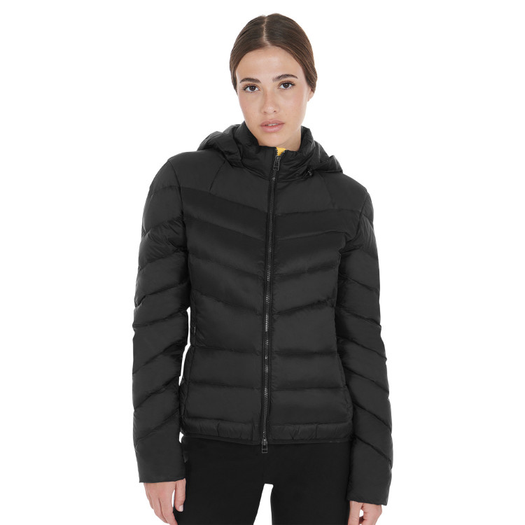 Piumino da donna slim fit con cappuccio rimovibile Equestro