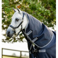 Copricollo Horseware 150g per coperta Rambo Supreme 1680D Marino / temporale / grigio argento Blu marino Copricollo Horseware 150g per coperta Rambo Supreme 1680D Marino / temporale / grigio argento Blu marino