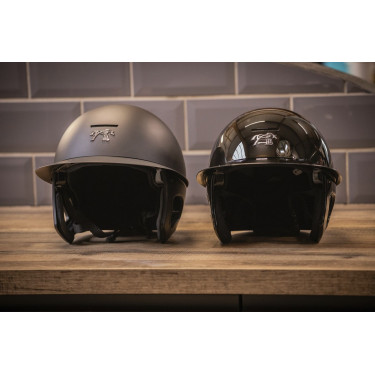 Casco Penelope visiera lunga Casco Penelope visiera lunga