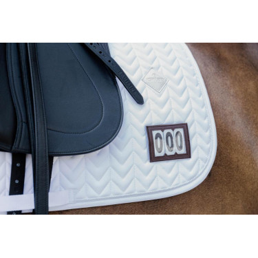 Sottosella da competizione Fishbone con 2 numeri Kentucky Dressage Sottosella da competizione Fishbone con 2 numeri Kentucky Dressage