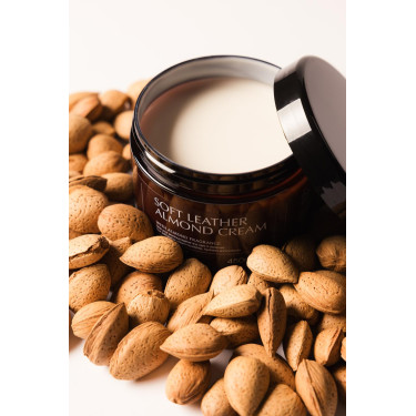 Crema delicata per cuoio alla Mandorla Grooming Deluxe Crema delicata per cuoio alla Mandorla Grooming Deluxe