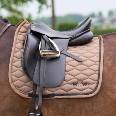 Sottosella da dressage HV Polo Joan Paglia Marrone Sottosella da dressage HV Polo Joan Paglia Marrone