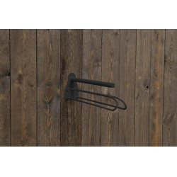 Porta sella in metallo con supporto per sottosella Grooming Deluxe by Kentucky Nero Porta sella in metallo con supporto per sottosella Grooming Deluxe by Kentucky Nero