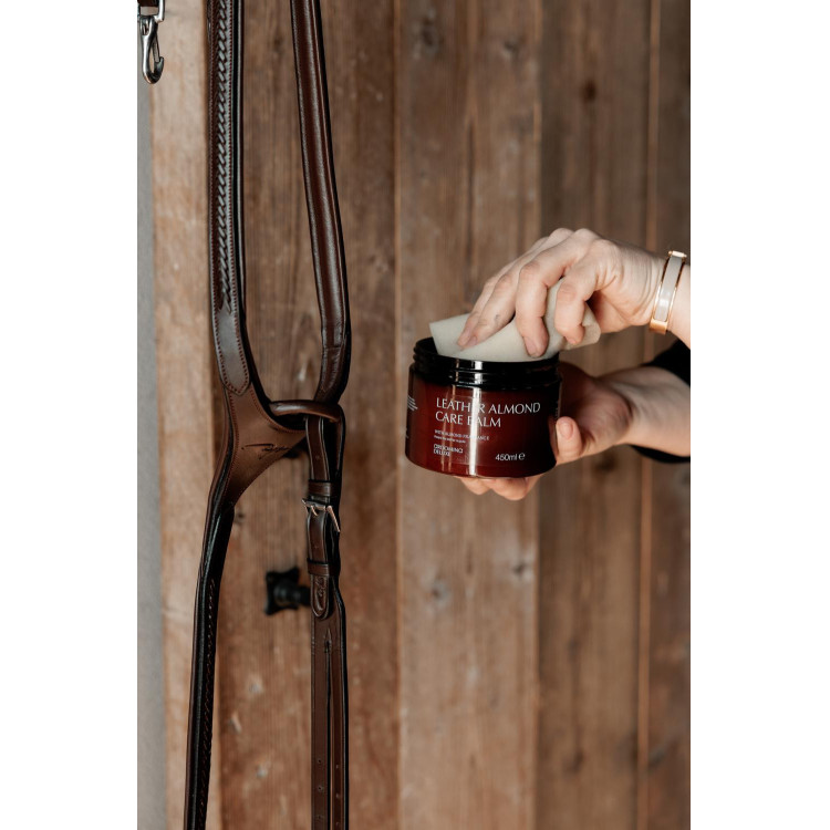 Balsamo per cuoio alla Mandorla Grooming Deluxe by Kentucky Balsamo per cuoio alla Mandorla Grooming Deluxe by Kentucky