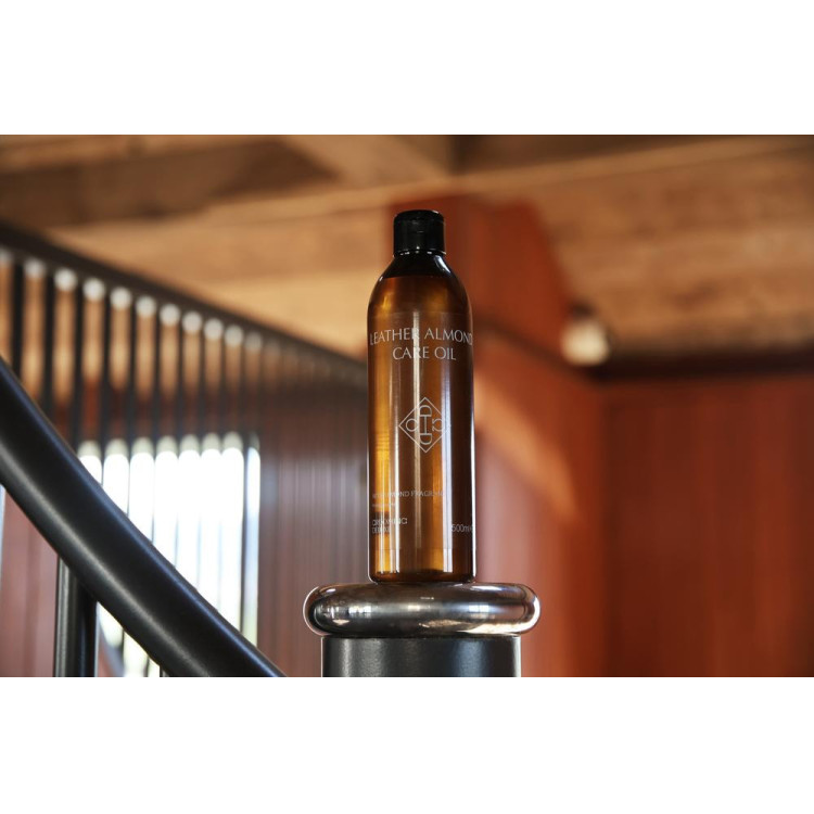 Olio per Cuoio alla Mandorla Grooming Deluxe by Kentucky Olio per Cuoio alla Mandorla Grooming Deluxe by Kentucky