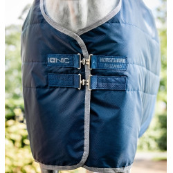 Coperta da scuderia Horseware Ionic Therapy 50g Bleu imperial / argent /Marine Blu Coperta da scuderia Horseware Ionic Therapy 50g Bleu imperial / argent /Marine Blu