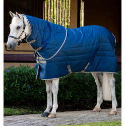 Coperta da scuderia Horseware Amigo Ripstop Insulator Plus 200g Marine / grigio titanio Blu marino Coperta da scuderia Horseware Amigo Ripstop Insulator Plus 200g Marine / grigio titanio Blu marino