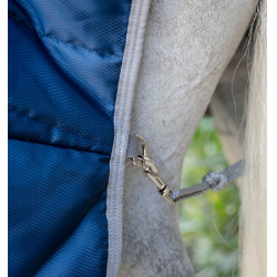 Coperta da scuderia Horseware Amigo Ripstop Insulator Plus 200g Marine / grigio titanio Blu marino Coperta da scuderia Horseware Amigo Ripstop Insulator Plus 200g Marine / grigio titanio Blu marino