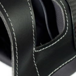 Casco Finn-Tack Elite in fibra di carbonio Nero