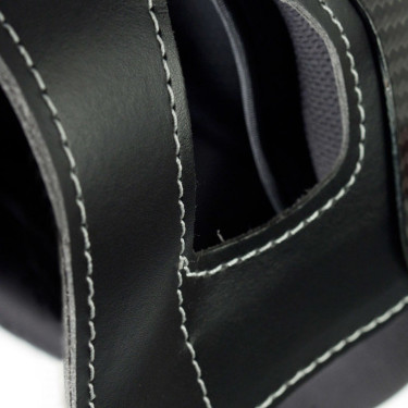 Casco Finn-Tack Elite in fibra di carbonio Nero