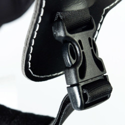 Casco Finn-Tack Elite in fibra di carbonio Nero