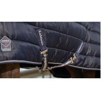 Coperta LeMieux Arika Stable-Tek 200 g Blu navy Coperta LeMieux Arika Stable-Tek 200 g Blu navy