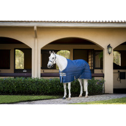 Coperta da scuderia Horseware Amigo Ripstop Insulator 50g Marine / grigio titanio Blu marino Coperta da scuderia Horseware Amigo Ripstop Insulator 50g Marine / grigio titanio Blu marino