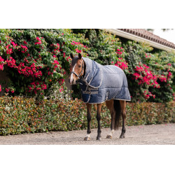 Coperta da scuderia Horseware Amigo Ripstop Insulator Plus Pony 200g Marine / grigio titanio Blu marino Coperta da scuderia Horseware Amigo Ripstop Insulator Plus Pony 200g Marine / grigio titanio Blu marino