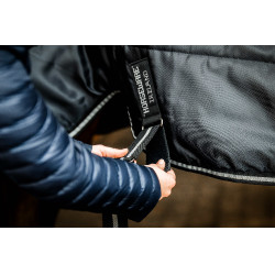 Coperta da scuderia Horseware Easy-Layer Plus 400g Nero / nero / argento Coperta da scuderia Horseware Easy-Layer Plus 400g Nero / nero / argento