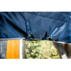 Coperta da scuderia Horseware Ionic Therapy 50g Bleu imperial / argent /Marine Blu Coperta da scuderia Horseware Ionic Therapy 50g Bleu imperial / argent /Marine Blu