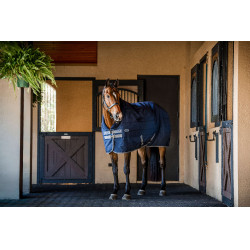 Coperta da scuderia Horseware Rhino 100g Nero / grigio titanio / blu classico Coperta da scuderia Horseware Rhino 100g Nero / grigio titanio / blu classico