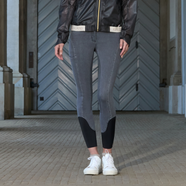 Pantaloni in denim Kingsland KLKayce a fondo intero da donna per corporature a H Pantaloni in denim Kingsland KLKayce a fondo intero da donna per corporature a H