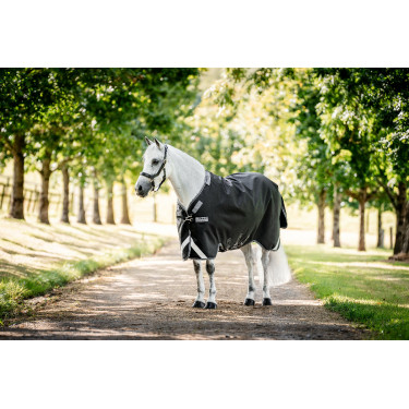 Coperta Horseware Rambo 1680D Turnout 450g VL Nero / temporale / grigio argento Coperta Horseware Rambo 1680D Turnout 450g VL Nero / temporale / grigio argento