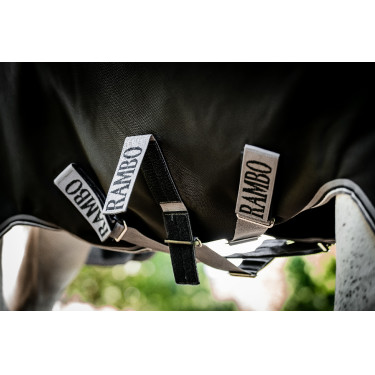 Coperta Horseware Rambo 1680D Turnout 450g VL Nero / temporale / grigio argento Coperta Horseware Rambo 1680D Turnout 450g VL Nero / temporale / grigio argento