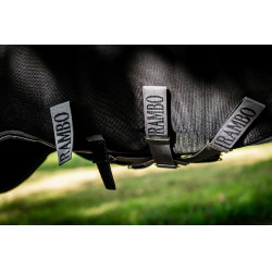 Coperta Horseware Rambo 1680D Turnout 450g VL Nero / temporale / grigio argento Coperta Horseware Rambo 1680D Turnout 450g VL Nero / temporale / grigio argento