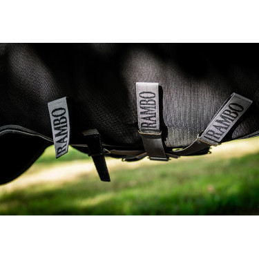 Coperta Horseware Rambo 1680D Turnout 450g VL Nero / temporale / grigio argento Coperta Horseware Rambo 1680D Turnout 450g VL Nero / temporale / grigio argento