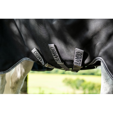 Coperta Horseware Rambo 1680D Turnout 450g VL Nero / temporale / grigio argento Coperta Horseware Rambo 1680D Turnout 450g VL Nero / temporale / grigio argento