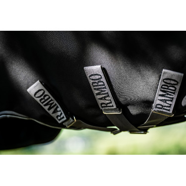 Coperta Horseware Rambo 1680D Turnout 450g VL Nero / temporale / grigio argento Coperta Horseware Rambo 1680D Turnout 450g VL Nero / temporale / grigio argento