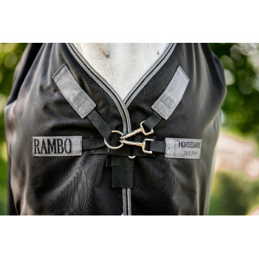 Coperta Horseware Rambo 1680D Turnout 450g VL Nero / temporale / grigio argento Coperta Horseware Rambo 1680D Turnout 450g VL Nero / temporale / grigio argento