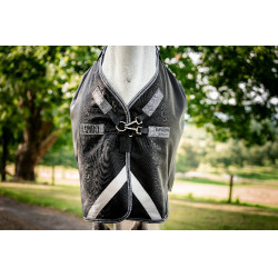 Coperta Horseware Rambo 1680D Turnout 450g VL Nero / temporale / grigio argento Coperta Horseware Rambo 1680D Turnout 450g VL Nero / temporale / grigio argento