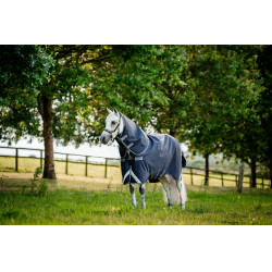 Coperta Horseware Rambo 1680D Turnout Plus 100g Marino / temporale / grigio argento Blu marino Coperta Horseware Rambo 1680D Turnout Plus 100g Marino / temporale / grigio argento Blu marino